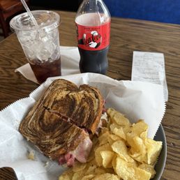 Rueben  sandwich with chips .