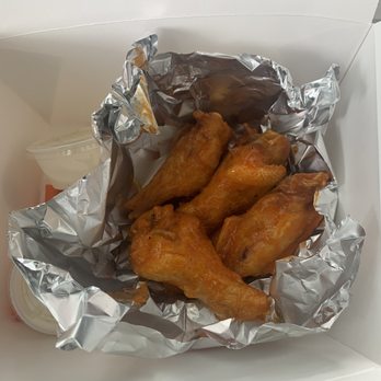 Cheerful Bullpen - Spicy Garlic wings - Dive Bars Near Me - Portland, Oregon