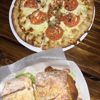 Hawk Ridge Winery - Margherita Pizza / Chicken Cutlet - Wineries Near Me - Watertown, Connecticut