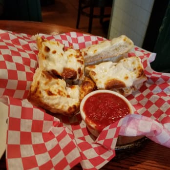 Pizzeria Uno - Garlic bread w/ cheese - Pizza Near Me - Chicago, Illinois