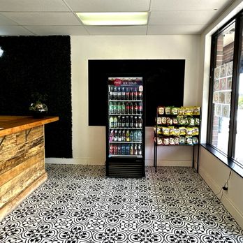 Bonsai Bowl - Takeout Area and "Deliciously Healthy" Sign - Salad Near Me - Overland Park, Kansas Bonsai Bowl - Takeout Area and "Deliciously Healthy" Sign - Salad Near Me - Overland Park, Kansas