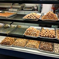 Kismet Bäckerei - Auslage im Fenster