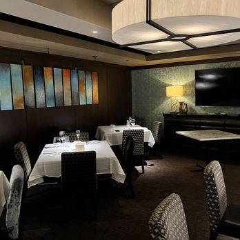 Eddie V's Prime Seafood - Large dining area for bigger groups - Seafood Near Me - Charlotte, North Carolina