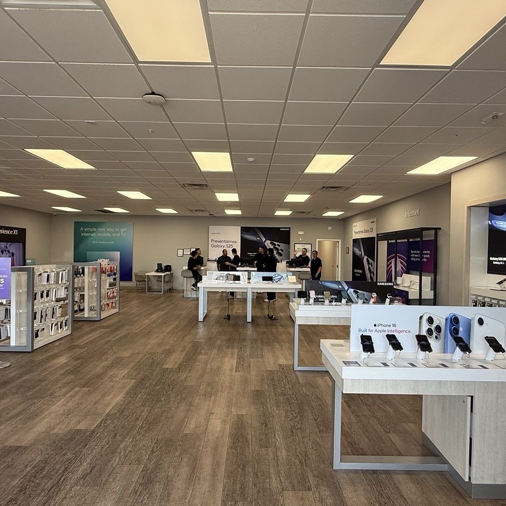 Xfinity Store by Comcast Branded Partner - A store of excessive incompetent staff and zero customers. - Internet Service Providers Near Me - Clovis, California Xfinity Store by Comcast Branded Partner - A store of excessive incompetent staff and zero customers. - Internet Service Providers Near Me - Clovis, California