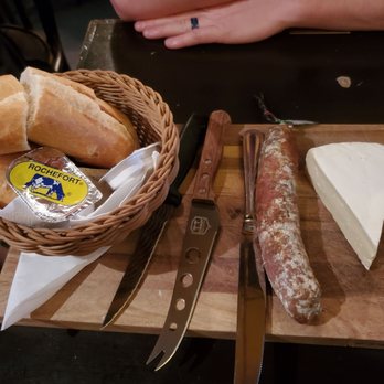 Le Poechenellekelder - Planchette du Marche - dry salami, brie, bread and butter - Beer Bar Near Me - Brussels, BRU Le Poechenellekelder - Planchette du Marche - dry salami, brie, bread and butter - Beer Bar Near Me - Brussels, BRU