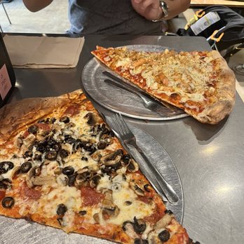 Lazy Moon Pizza - Pizza Near Me - Orlando, Florida
