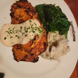 Salmon with spinach and mashed potatoes