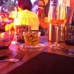 La Marine - Petites olives avec le vin en apéritif