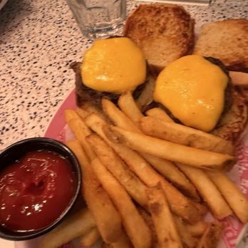 Serendipity 3 - Times Square - Kids cheeseburger - American Near Me - New York, New York Serendipity 3 - Times Square - Kids cheeseburger - American Near Me - New York, New York