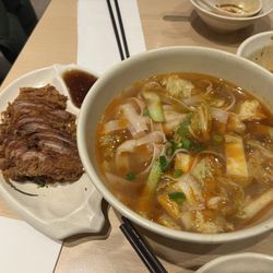 Lon Men's Noodle House - Crispy duck rice noodle soup