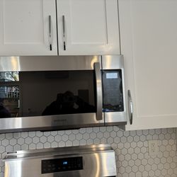 Margarito Janitorial Services - Microwave cleaner