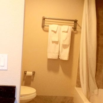 Apple Valley Hotel & Lodge - Bathroom squeaky clean and everything looked brand new. - Hotels Near Me - Apple Valley, California Apple Valley Hotel & Lodge - Bathroom squeaky clean and everything looked brand new. - Hotels Near Me - Apple Valley, California