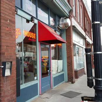 Pizza House - This is the actual entrance. - Pizza Near Me - Springfield, Missouri