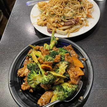 Nash Cafe - Brocolli Beef and chow mein - Barbeque Near Me - Berkeley, California
