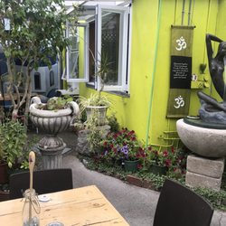 Sugar Juice Cafe - Back garden area