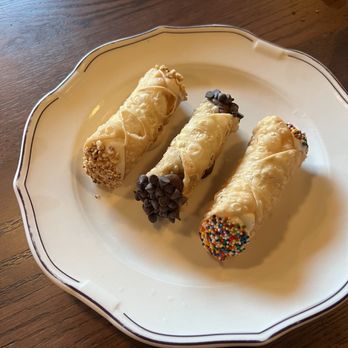 Donna's - Cannolis - Italian Near Me - Los Angeles, California