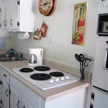Tropical Winds Motel - Kitchen area in Cottage 3 - Hotels Near Me - Sanibel, Florida Tropical Winds Motel - Kitchen area in Cottage 3 - Hotels Near Me - Sanibel, Florida