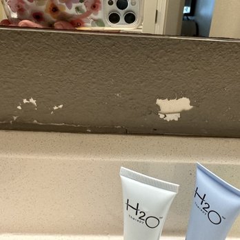 Courtyard by Marriott Beaumont - Paint chipping off walls in bathroom - Hotels Near Me - Beaumont, Texas Courtyard by Marriott Beaumont - Paint chipping off walls in bathroom - Hotels Near Me - Beaumont, Texas
