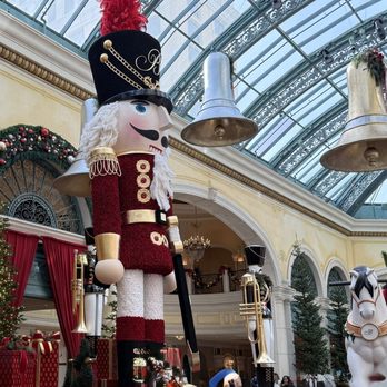 Bellagio - Christmas displays - Hotels Near Me - Las Vegas, Nevada Bellagio - Christmas displays - Hotels Near Me - Las Vegas, Nevada