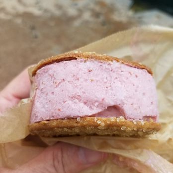 Big Spoon Creamery - The Cullman Strawberry Sammie - Ice Cream & Frozen Yogurt Near Me - Birmingham, Alabama