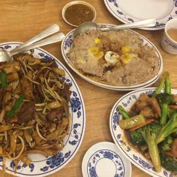Golden Wheel - Beef chow fun, pork hash with salt egg, and chicken broccoli - Chinese Near Me - Aiea, Hawaii Golden Wheel - Beef chow fun, pork hash with salt egg, and chicken broccoli - Chinese Near Me - Aiea, Hawaii