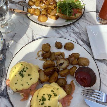 Sonsie - Smoked Salmon Benedict and Sonsie Burger - New American Near Me - Boston, Massachusetts Sonsie - Smoked Salmon Benedict and Sonsie Burger - New American Near Me - Boston, Massachusetts