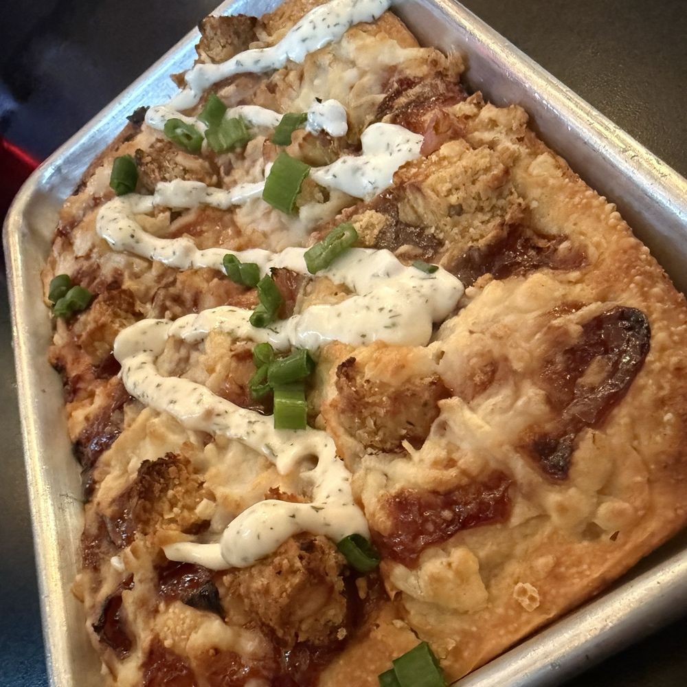 4th & State - Bbq chick'n pizza - Vegan Near Me - Columbus, Ohio 4th & State - Bbq chick'n pizza - Vegan Near Me - Columbus, Ohio