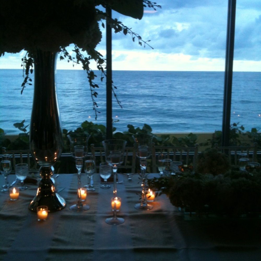 Fraternidad AFDA - The Bride and Grooms table and background. - Venues & Event Spaces Near Me - San Juan, Puerto Rico