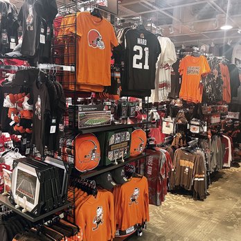 Rally House Tanger Columbus - Sports Wear Near Me - Sunbury, Ohio Rally House Tanger Columbus - Sports Wear Near Me - Sunbury, Ohio