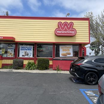 Wienerschnitzel - Parking by the entrance but there is a drive through as well. - Fast Food Near Me - Torrance, California