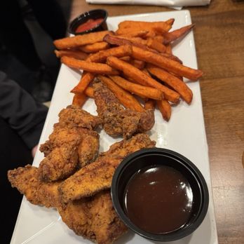 Gaston Brewing Restaurant - Chicken tenders and sweet potato fries - Brewpubs Near Me - Fayetteville, North Carolina Gaston Brewing Restaurant - Chicken tenders and sweet potato fries - Brewpubs Near Me - Fayetteville, North Carolina
