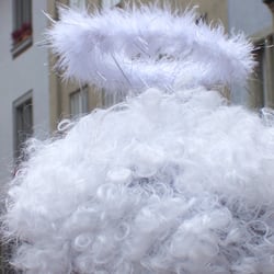 Fasnachtsumzug - Ein Engelchen: Sündige Kleinstadt