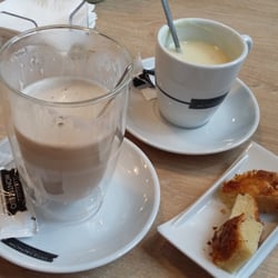 Tartitis - Capuchino y Chocolate blanco con avellanas. Riquísimo!