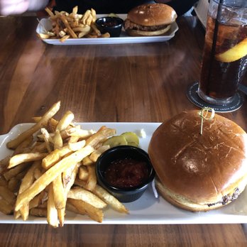 BRU Burger Bar - Cincinnati - Basic burger and fries - Burgers Near Me - Cincinnati, Ohio BRU Burger Bar - Cincinnati - Basic burger and fries - Burgers Near Me - Cincinnati, Ohio