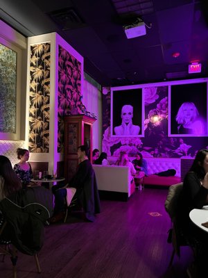 Roxanne's by null