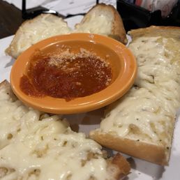 Cheesy garlic bread Cheesy garlic bread