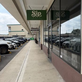 Sip Cafe - Outside - Coffee & Tea Near Me - Honolulu, Hawaii