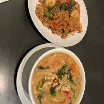 Thai Esarn - Shrimp fried rice, green curry with chicken - Thai Near Me - Omaha, Nebraska Thai Esarn - Shrimp fried rice, green curry with chicken - Thai Near Me - Omaha, Nebraska