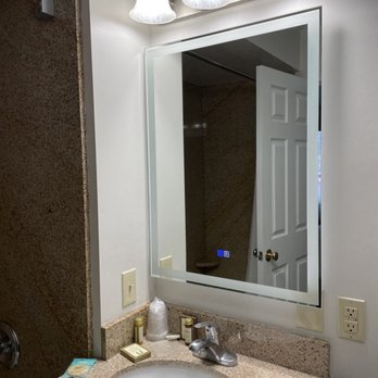 Beachcomber Motel - Trick, anti fog bathroom mirror! - Hotels Near Me - Fort Bragg, California