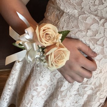 Debi's Designs - Pic doesn't show just how pretty it was! - Florists Near Me - South Elgin, Illinois
