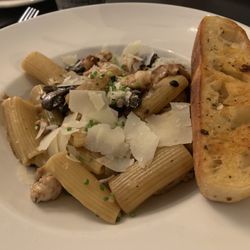 Moxies Kelowna Restaurant - Mushroom rigatoni