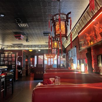 The Formosa Cafe - Interior decor - Cocktail Bars Near Me - West Hollywood, California