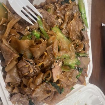 Thai Paradise - Beef pad see ew with extra noodle and extra beef - Thai Near Me - Monterey Park, California Thai Paradise - Beef pad see ew with extra noodle and extra beef - Thai Near Me - Monterey Park, California