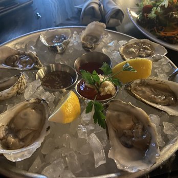 Blackwall Hitch - oysters happy hour - New American Near Me - Baltimore, Maryland