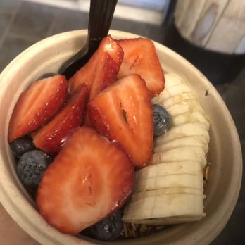 Superfruit Republic - Broadway - The Classic Bowl + blueberries - Juice Bars & Smoothies Near Me - Denver, Colorado