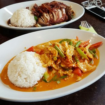 Aroydee - red curry with chicken and crispy duck on vegetables - Thai Near Me - Frankfurt, HE Aroydee - red curry with chicken and crispy duck on vegetables - Thai Near Me - Frankfurt, HE