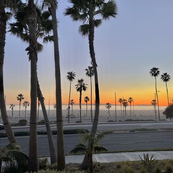 Bear Flag Fish - Outside seating view - Seafood Near Me - Huntington Beach, California
