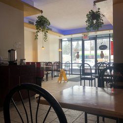 King Dragon - Seating area (free tea seen on left)