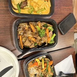 Red Curry Dinner Pad-C-U Noodle Chicken Garlic Rice Plate