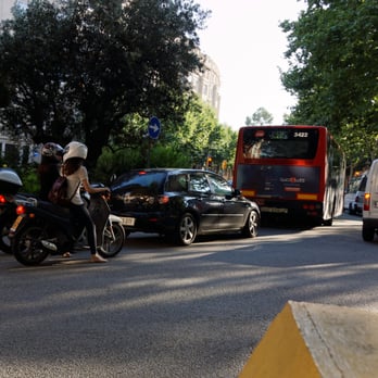 Tramvia Blau - traffic around rthe corner - Public Transportation Near Me - Barcelona, B